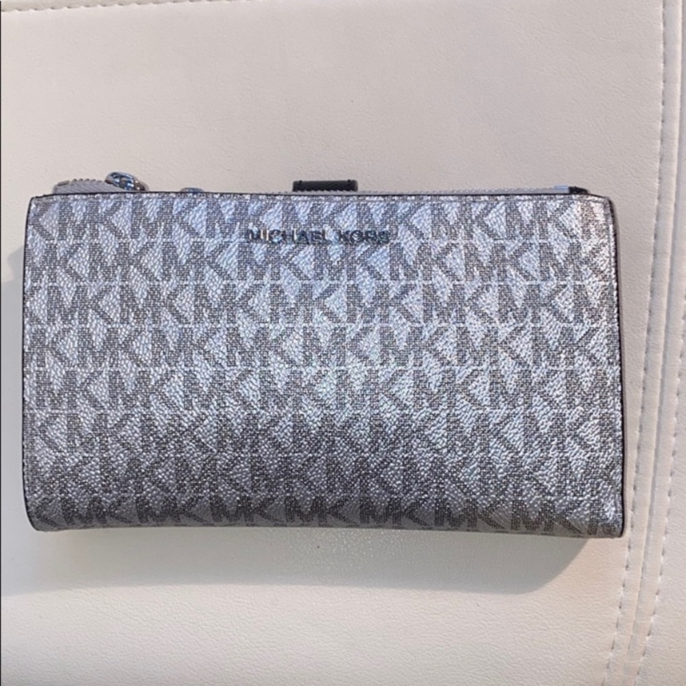 Michael Kors wallet/wristlet silver New logo